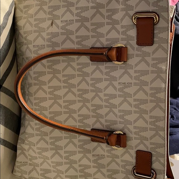 MK purse - Picture 3 of 3